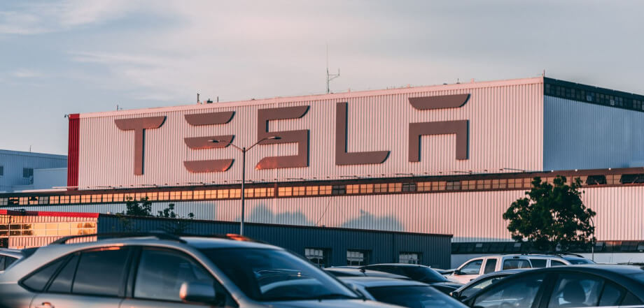 tesla solar panels roof factory